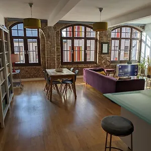 Loft Style 2-bed 2-bath In North Laines Apartment
